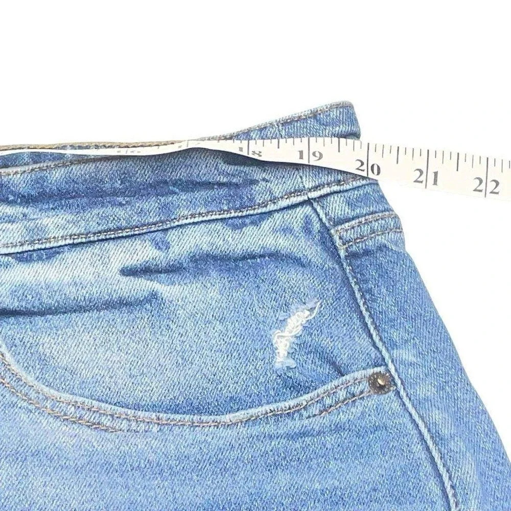 Torrid Medium Wash Destruction Classic Denim Baggy Jorts